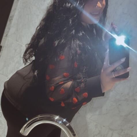 CurvyQueen26 avatar