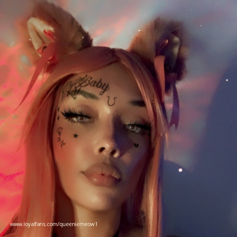 QueenieMeow avatar