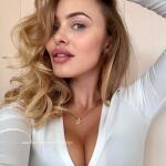 Miss Evelyn Mila avatar