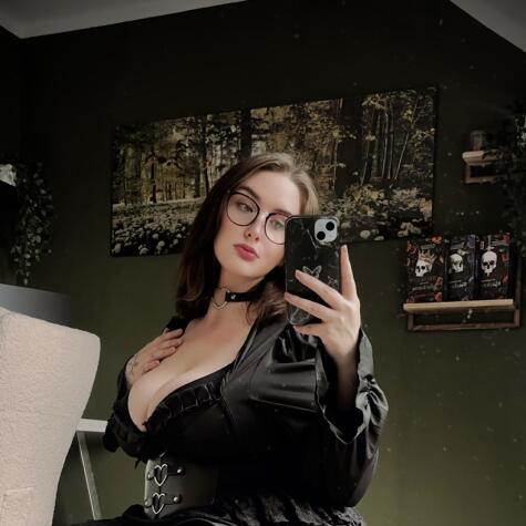 Dark Goddess Anna avatar