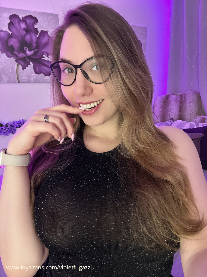 VioletFugazzi’s Official Social Fan Page LoyalFans