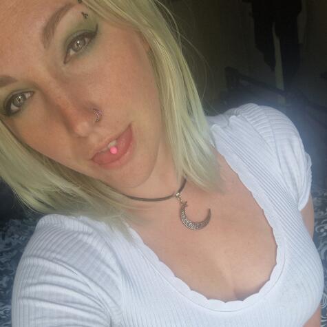 Roxxii94 avatar