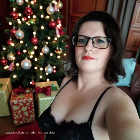 Domina Tasselina Findom Femdom avatar