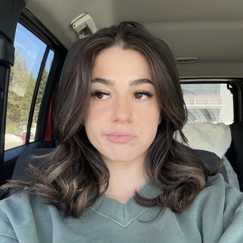 Currently Live Content Creators—Talk to Them Now | LoyalFans