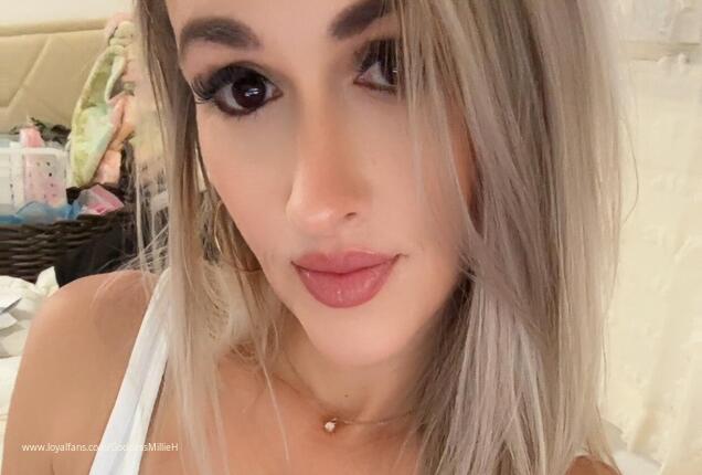 Kisses for my little piggies - Goddess Millie H Official Profile
