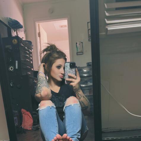 BarelyYoursXO avatar