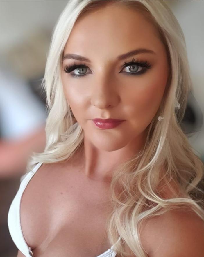 thehotwifeza-s-official-social-fan-page-loyalfans