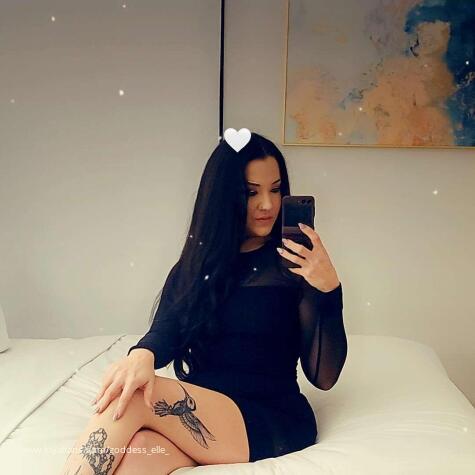 Godd3ssElle avatar