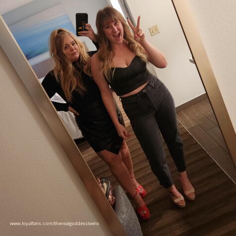 TheRealGoddessTwins avatar