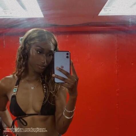 Findom  Naomi  avatar