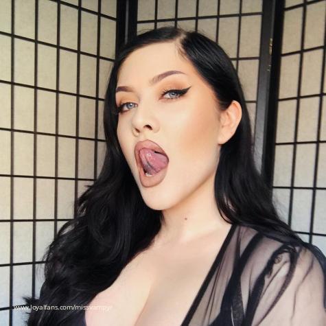 Miss Vampyr avatar