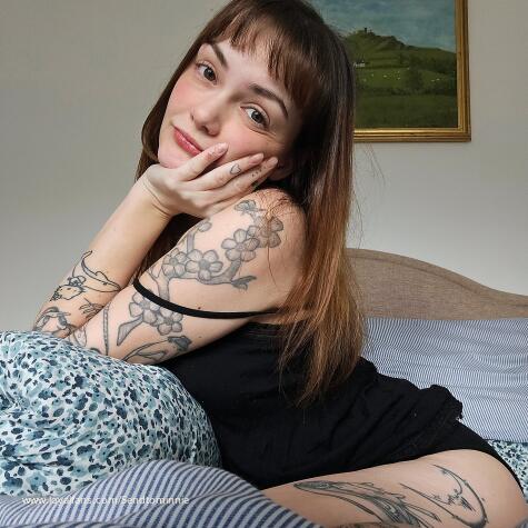 British Goddess Minnie  avatar