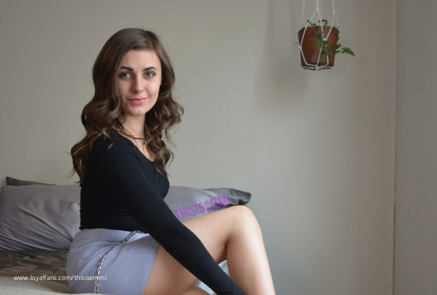 Rubbing Lotion On My Legs and Feet - Emmi Official Profile | www