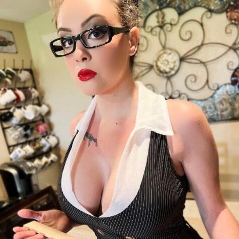 Kara Capri QOS HOTWIFE avatar