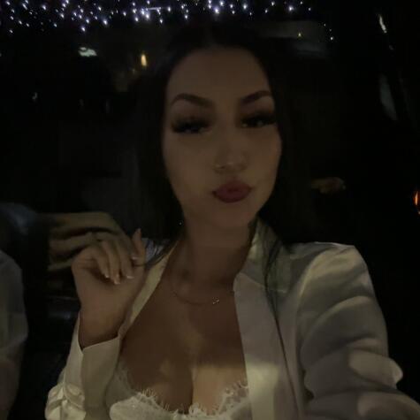 Queenselena2 avatar