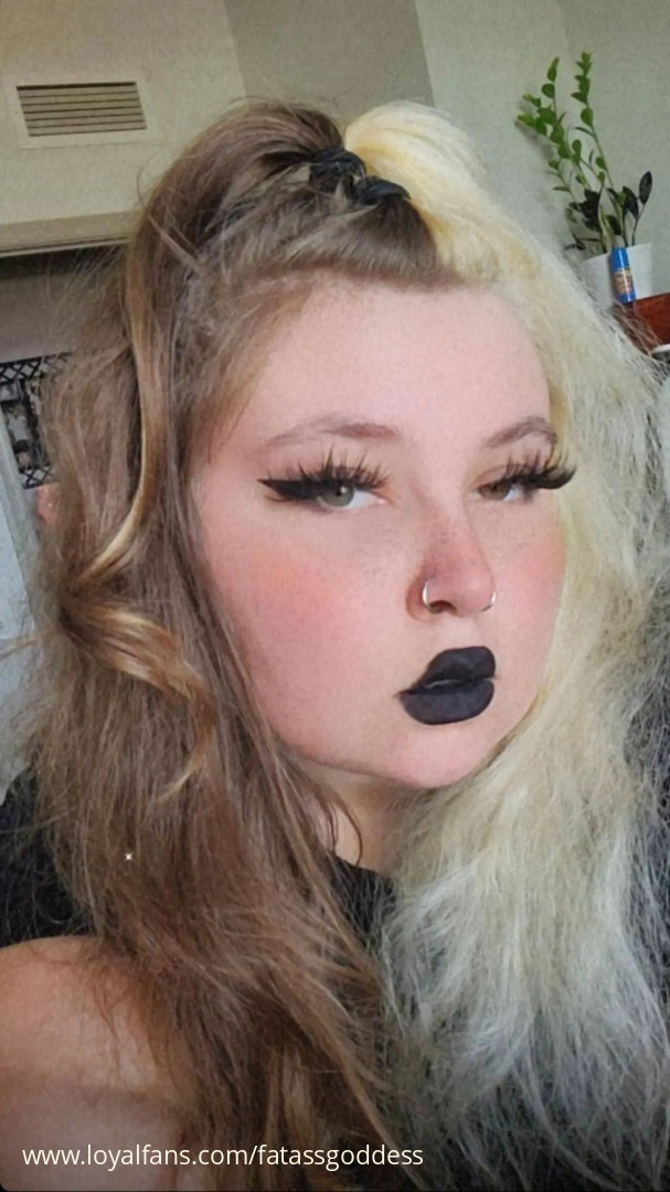 Fatassgoddess’s Official Social Fan Page | LoyalFans