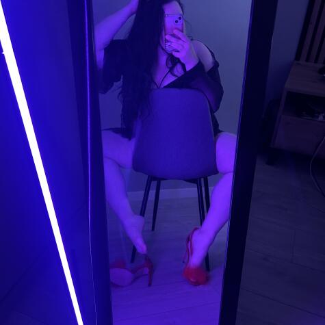 Goddess_Gold_ avatar