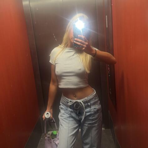 petitegoddes23 avatar