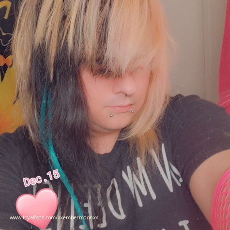 xXEmberMoonXx avatar