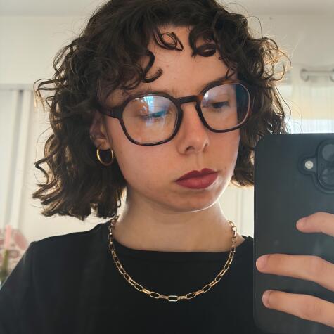 MadameLys avatar