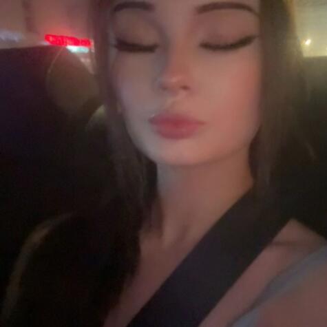 Doll🤍 avatar