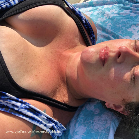 GardenGoddess19 avatar