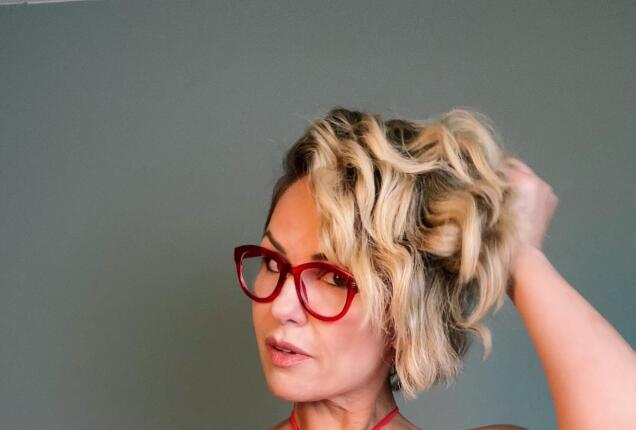 Little red bikini - Kelly Dundee Official Photos | LoyalFans