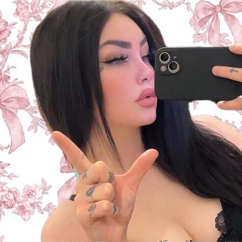 MAGGIE FOX SOLES avatar