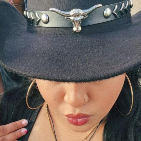 PaypigPrincess June avatar