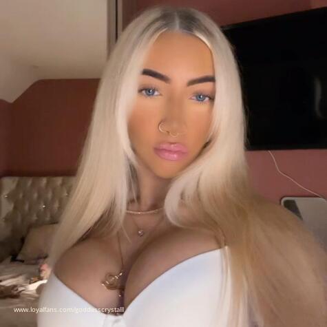 Goddess Crystalllll avatar