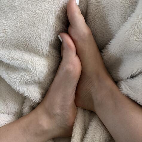 yourfeetgirl27 avatar