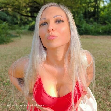 Goddess Niki Femdom Findom Domina avatar