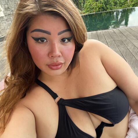 Lucy Chen the Curvy Asian MILF Next Door avatar