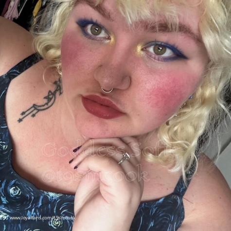 New lore unlocked: your Goddess is also a painter - GoddessSofie19