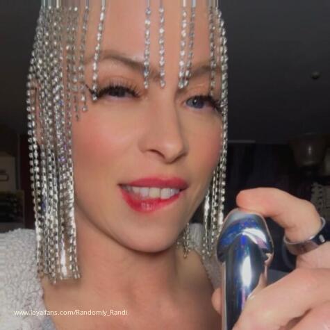 RandomlyRandi avatar