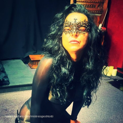 Mistress Poshtotti avatar