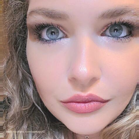 MissVelvetKayy avatar