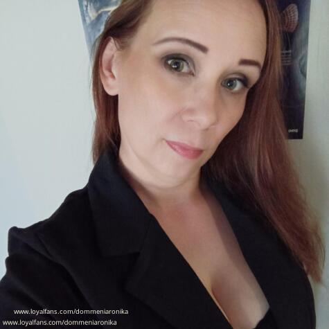 Domme Nia Ronika avatar