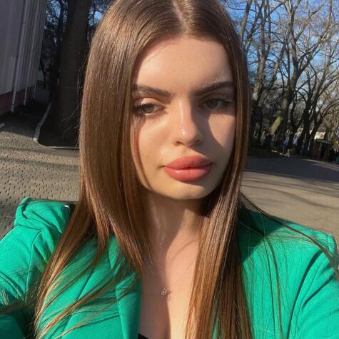 Emily Korelli avatar