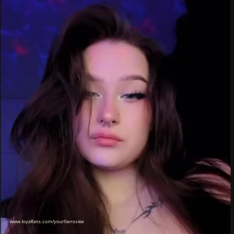 BrattyRosiee avatar