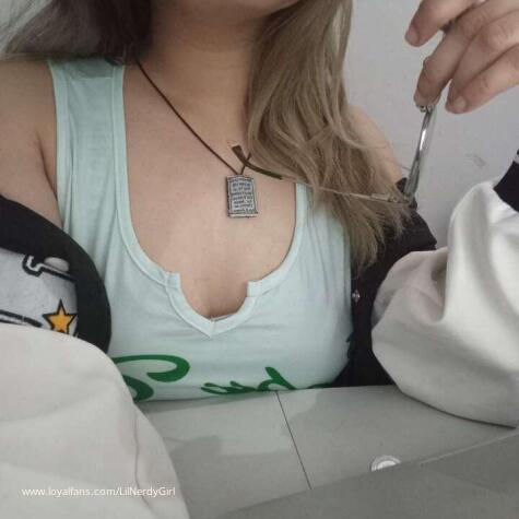 LilNerdyGirl avatar