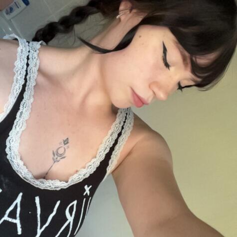 Lily37 avatar