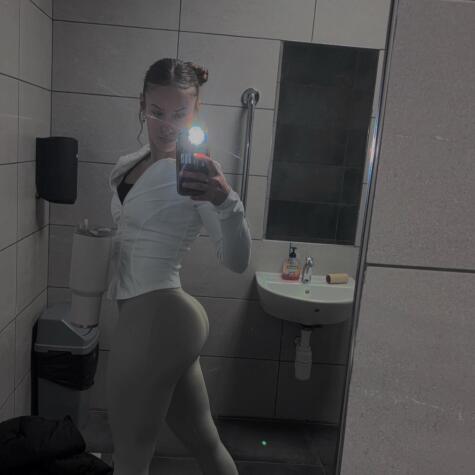 PrincessAnna12 avatar