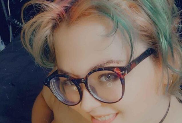 My throne, your devotion. - Devil Goddess Official Photos www