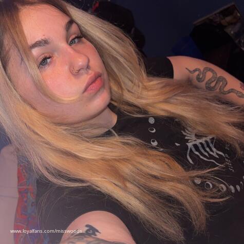 THEREALMISSWOODS avatar