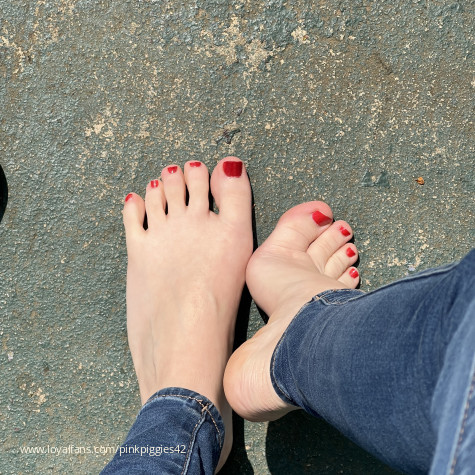 Pinkpiggies42 avatar