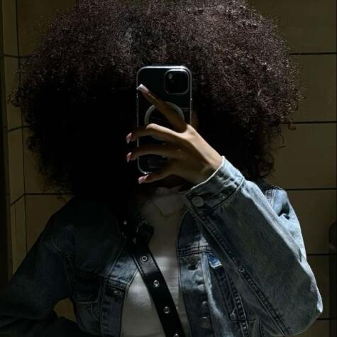 Ro Elle Azari avatar