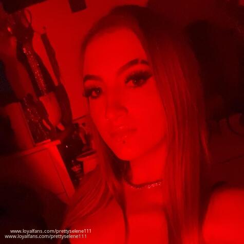Prettyselene111 avatar
