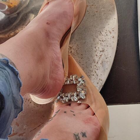 BarefootLily_Dirty avatar