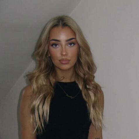 Livvy_19's videos and clips | Official account | LoyalFans